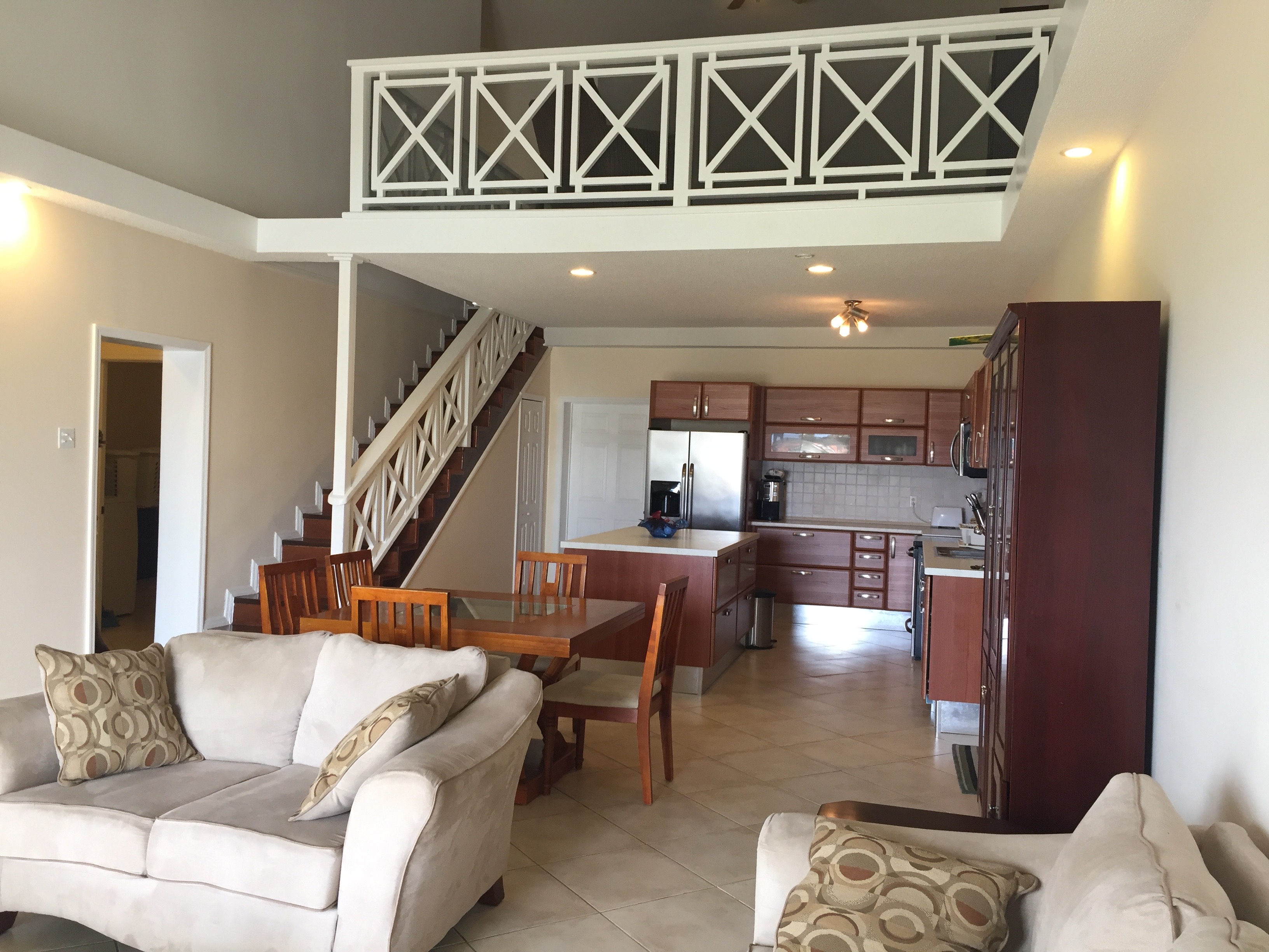 St. Christopher Club 4 Bed - 3 Bath Penthouse Student Rentals