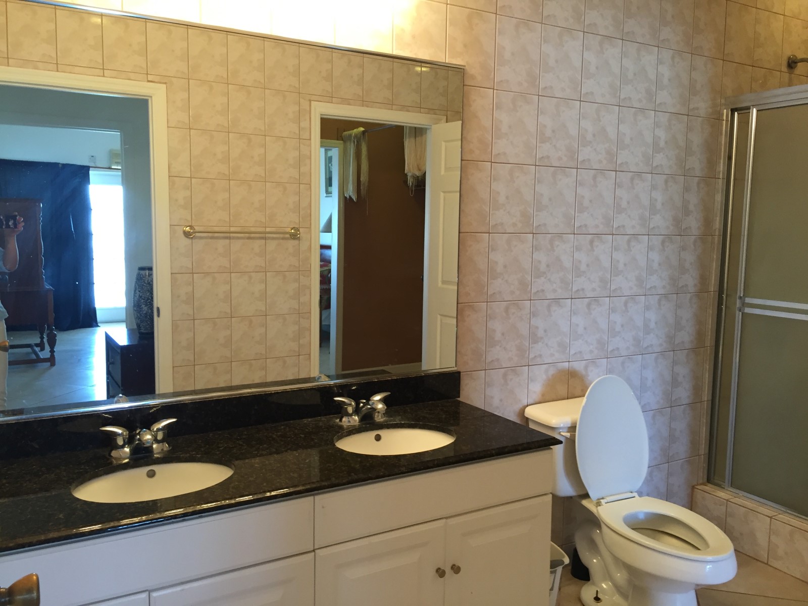 Bathroom in the St. Christopher Club 3 Bed - 3 Bath Penthouse Student Rentals