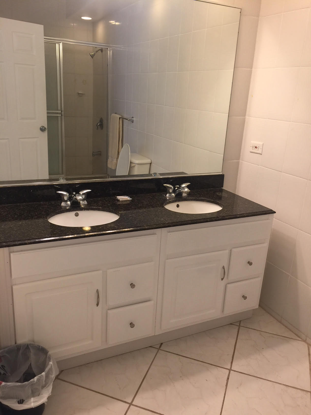 Bathroom in the St. Christopher Club Small 1 Bed - 1 Bath Student Rentals