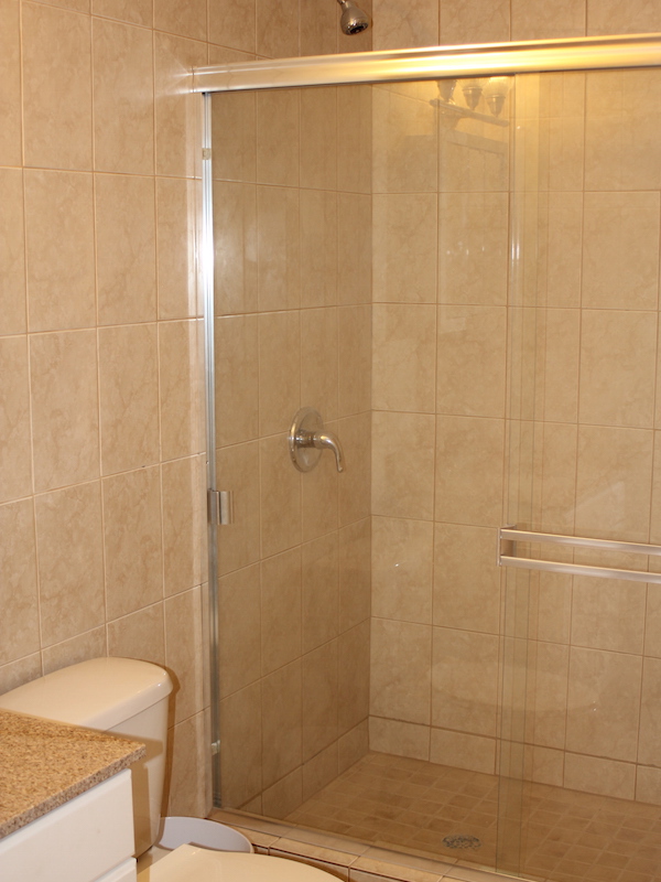 Bathroom in the Vista Villas large 1 bedroom cliff top condos For Rent in St. Kitts