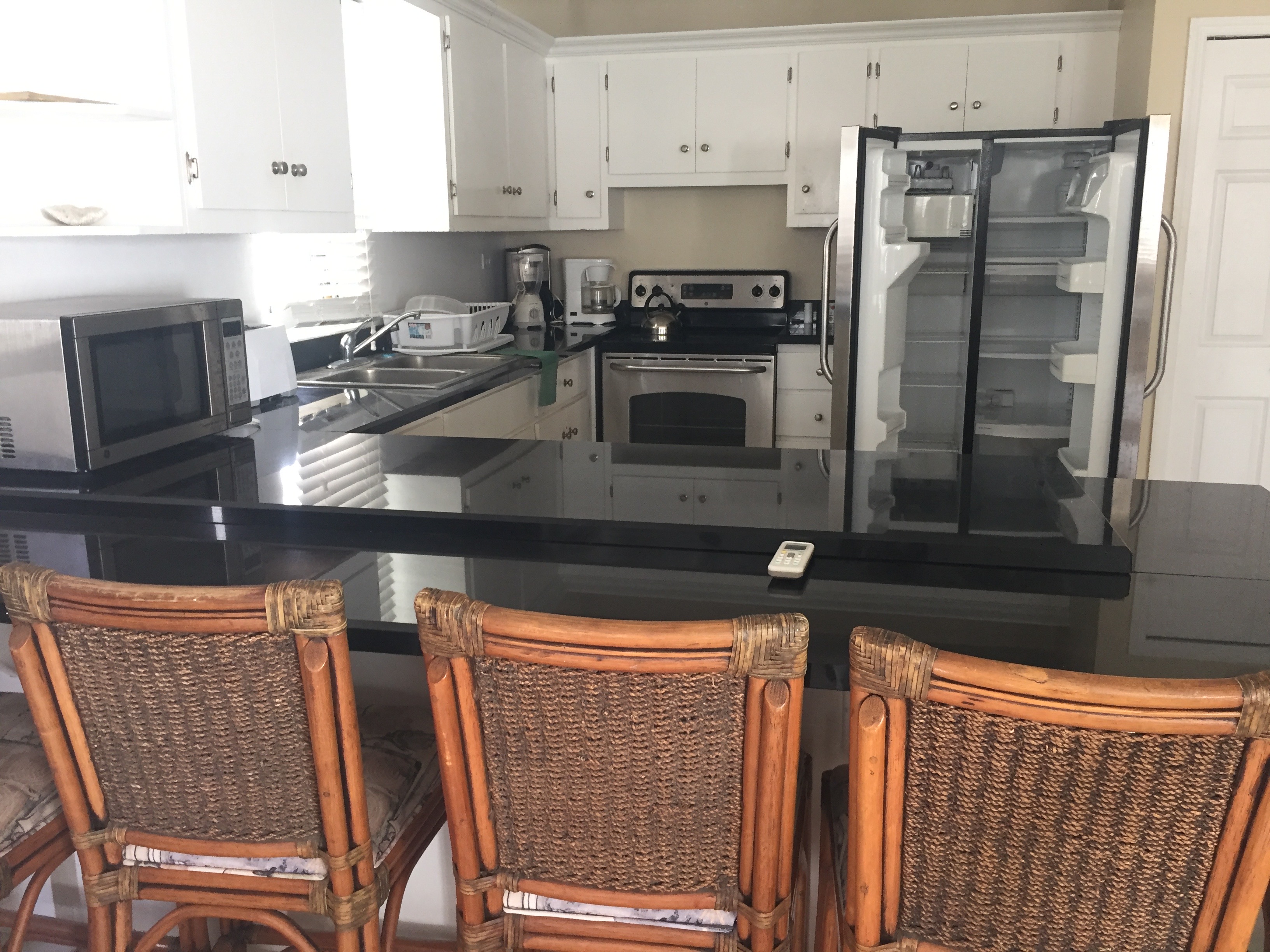 Breakfast Bar in the in the St. Christopher Club 3 Bed 2 Bath Penthouse Student Rentals