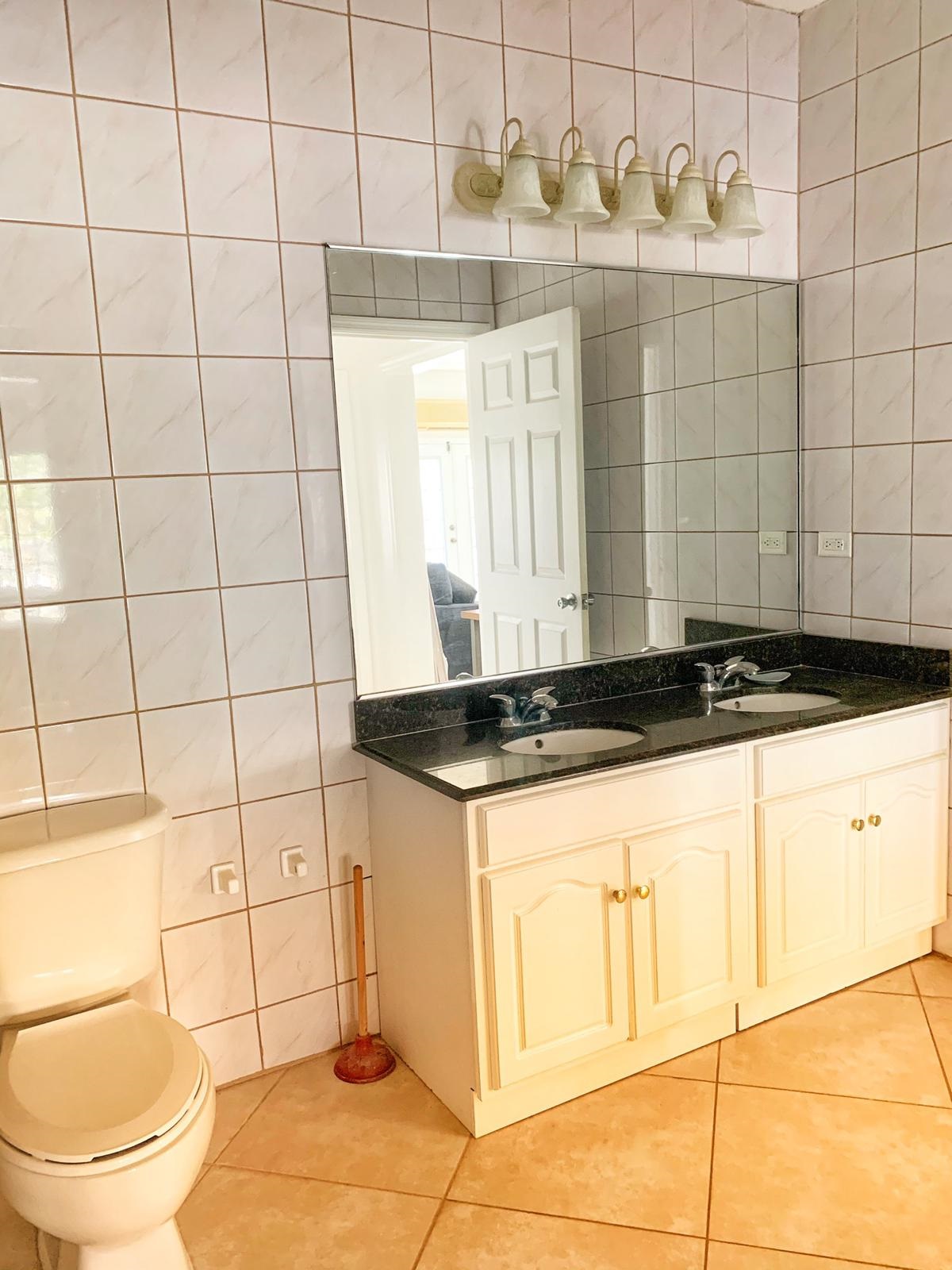 Ground Floor bathroom in the in the St. Christopher Club Newly Furnished 3 Bed 3 Bath Penthouse! Student Rentals
