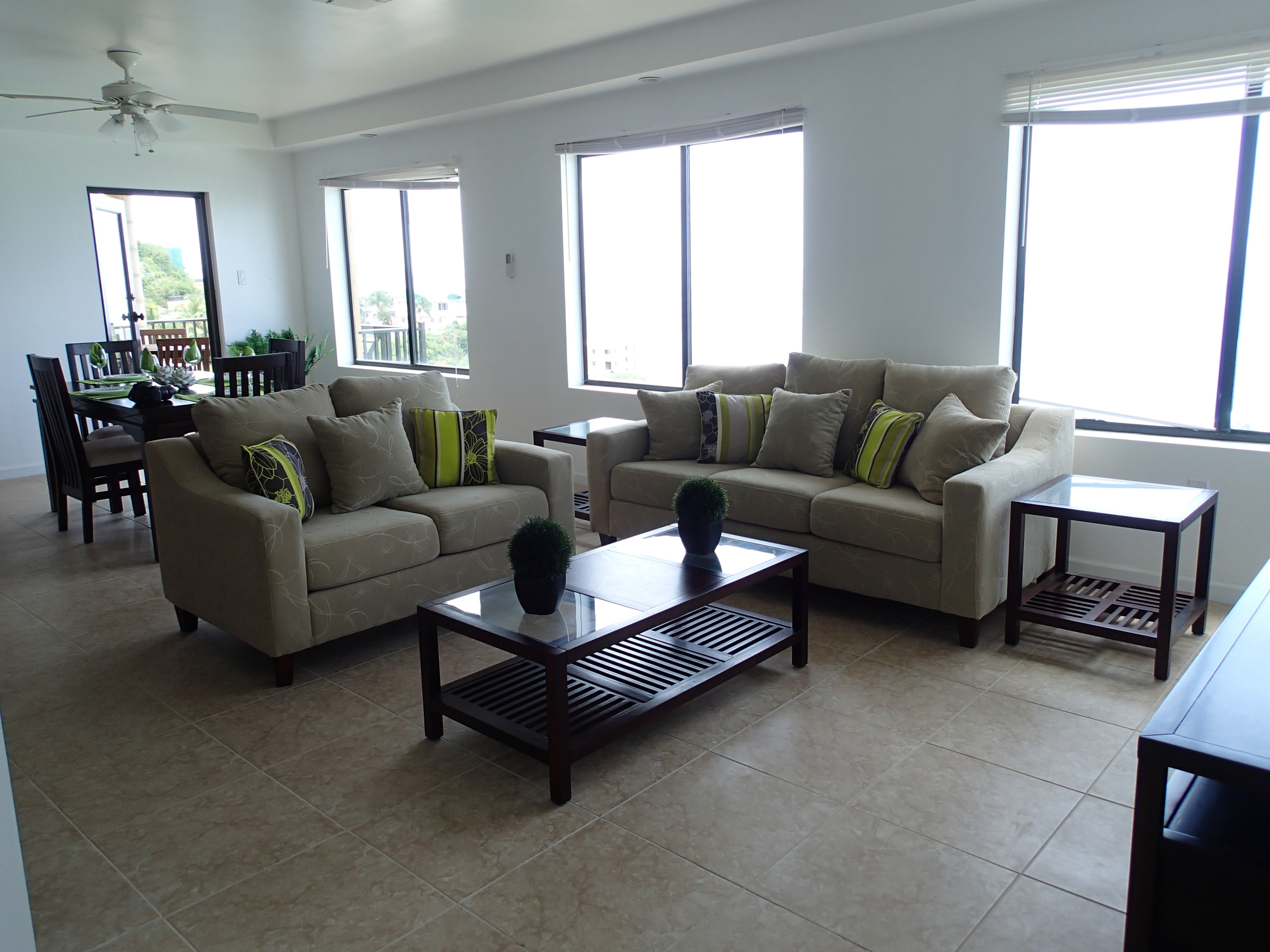 Living room in the Manor by the Sea 3 Bed - 3 Bath Condo Student Rentals