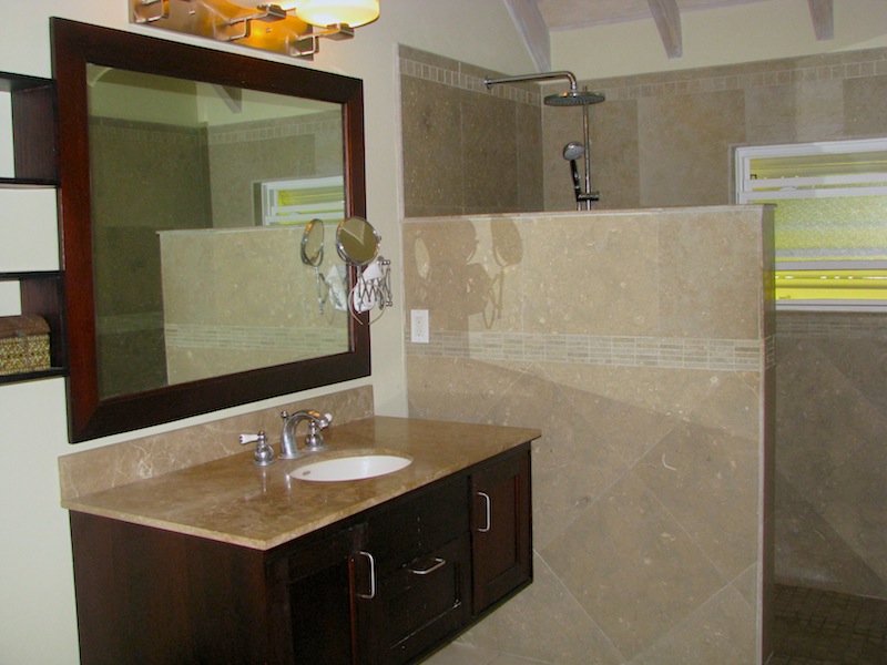 Modern ensuite bathroom in the Calypso Paradise Villa