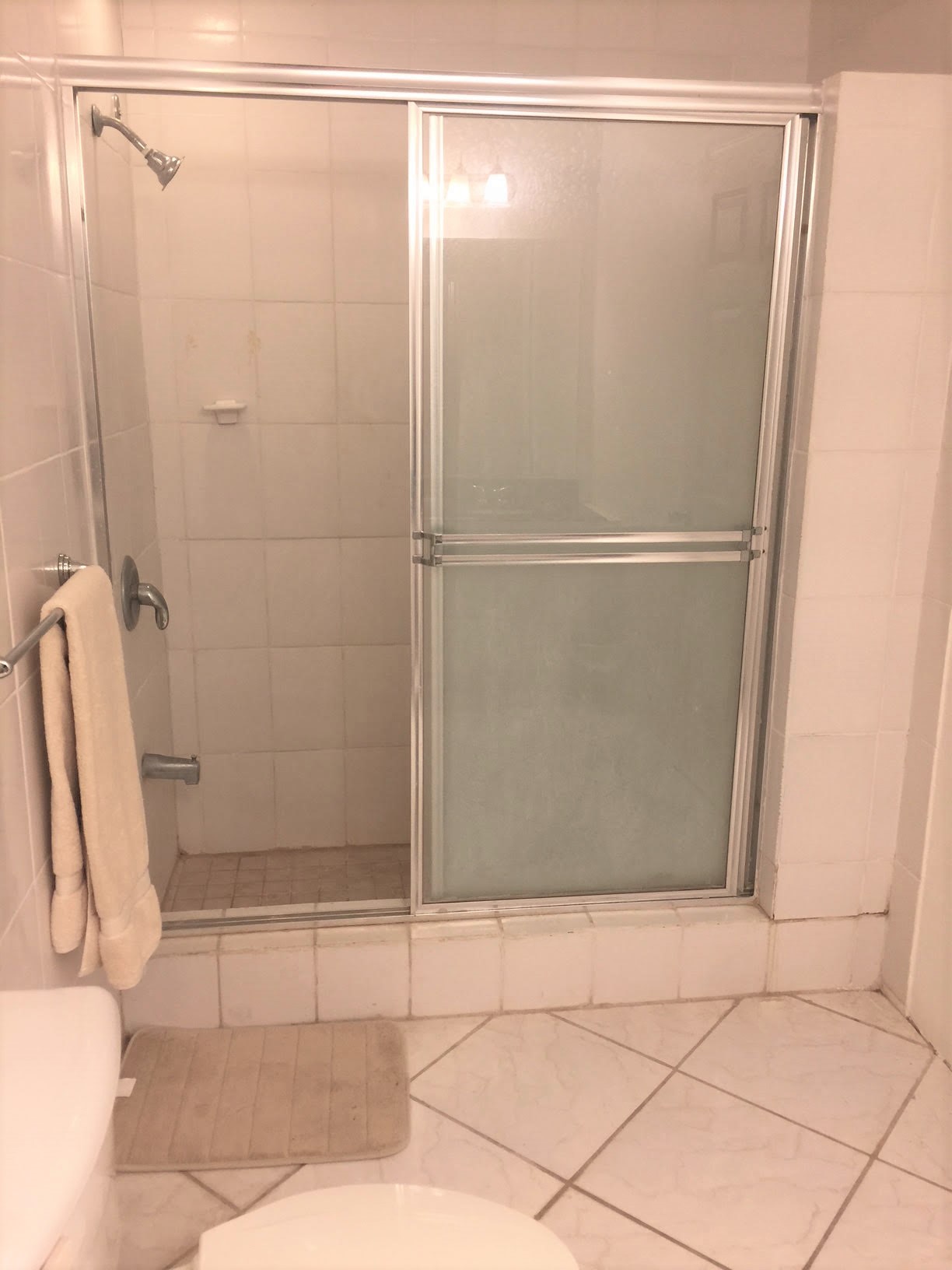 Shower in the St. Christopher Club Small 1 Bed - 1 Bath Student Rentals