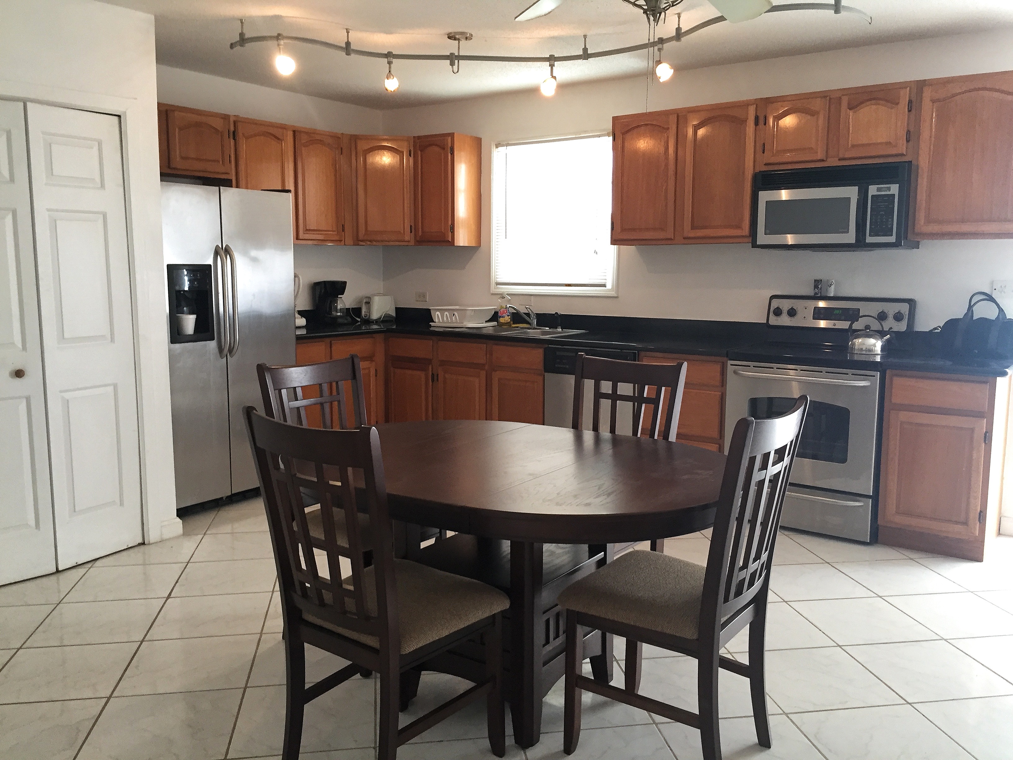 Spacious  kitchen in the St. Christopher Club Large 1 Bed- 1 Bath Student Rentals